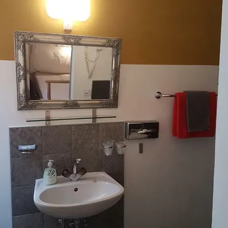 Garni Giacometti Nocleg ze śniadaniem 2*